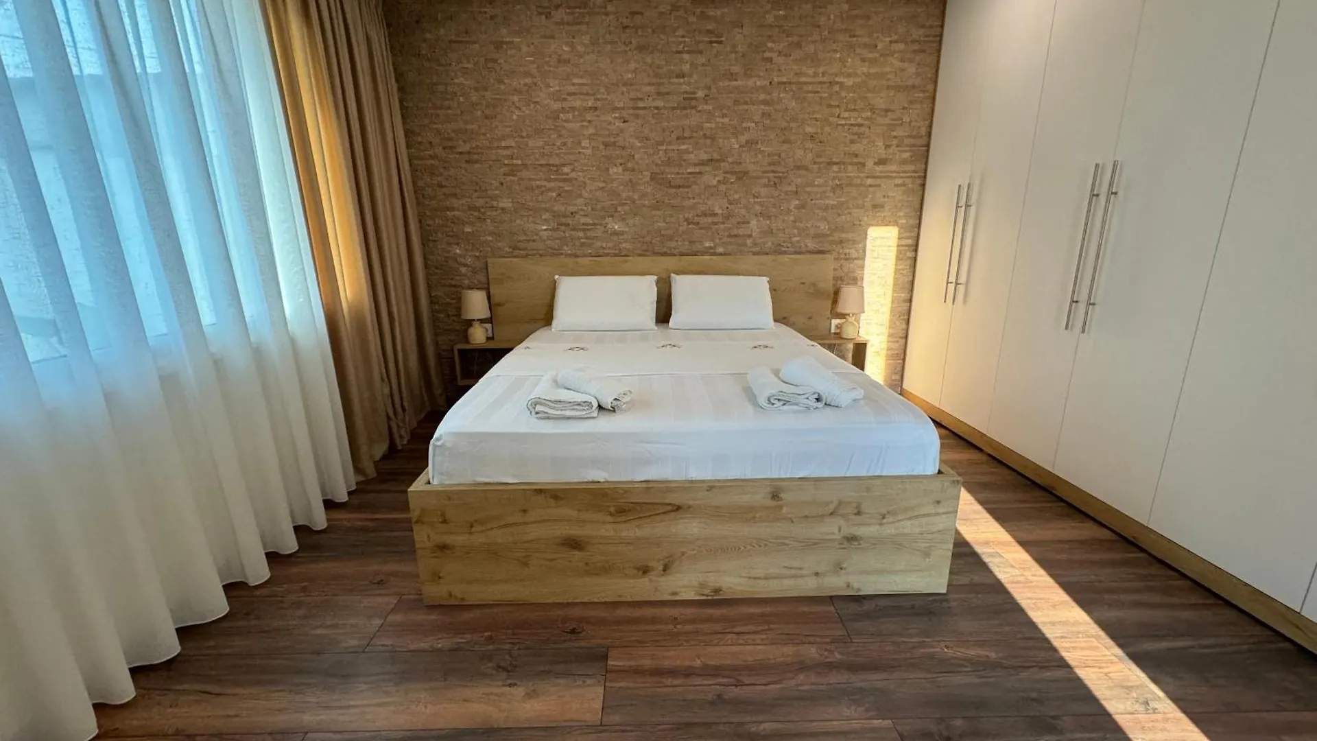 Vlorë Lazaj Villa פארק נופש